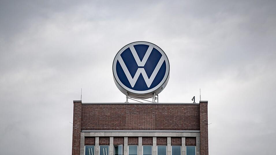 Nach langen Ermittlungen haben Staatsanwälte das Spitzenpersonal von VW angeklagt, die Manager sollen zu spät vor Risiken rund um die Dieselkrise gewarnt haben. Nach langen Ermittlungen haben Staatsanwälte das Spitzenpersonal von VW angeklagt, die Manager sollen zu spät vor Risiken rund um die Dieselkrise gewarnt haben.