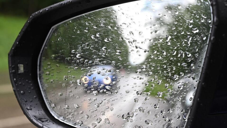 Der Deutsche Wetterdienst erwartet Regen und Gewitter im Freistaat. (Symbolbild) Der Deutsche Wetterdienst erwartet Regen und Gewitter im Freistaat. (Symbolbild)