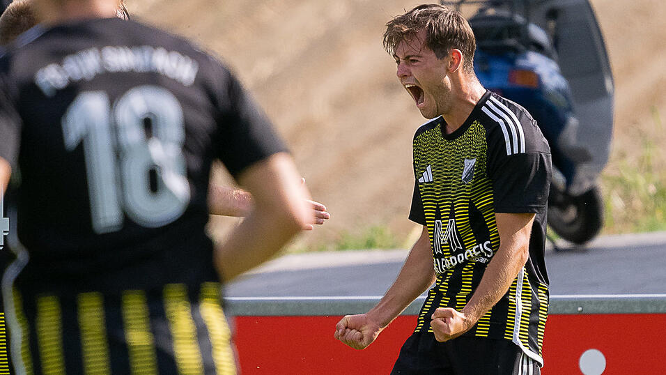 Der FC-DJK Simbach darf wichtige Punkte in Adlkofen bejubeln. Der FC-DJK Simbach darf wichtige Punkte in Adlkofen bejubeln.
