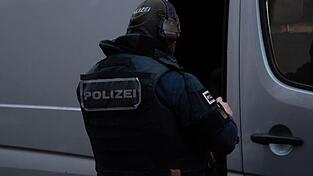 Ein als Entf&uuml;hrung inszenierter Junggesellenabschied hat in M&uuml;nchen neben der Polizei auch das SEK alarmiert. (Symbolbild)