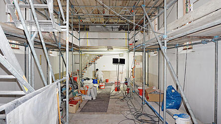 Derzeit das Reich der Handwerker: der Innenraum der Kirche Sankt Martin in Reibersdorf.