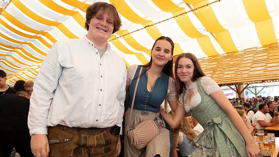 Die Partybilder vom Sonntag, 11. August 2024, aus dem Festzelt Nothaft. Die Partybilder vom Sonntag, 11. August 2024, aus dem Festzelt Nothaft.
