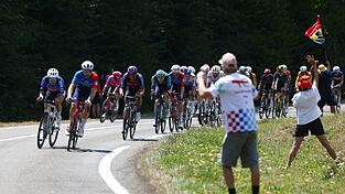 Radprofis auf der 13. Etappe der Tour de France. Radprofis auf der 13. Etappe der Tour de France.