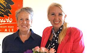 Beate Freitag aus Rimbach (l.) zog die Fäden für die 7. Auflage der „Langen Nacht der Lesung“, die vom Stadtmarketing-Verein mit ihrer Vorsitzenden Carola Höcherl-Neubauer unterstützt wird. Beate Freitag aus Rimbach (l.) zog die Fäden für die 7. Auflage der „Langen Nacht der Lesung“, die vom Stadtmarketing-Verein mit ihrer Vorsitzenden Carola Höcherl-Neubauer unterstützt wird.