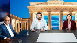 Hier war die Stimmung noch nicht im Keller: Friedrich Merz (v. l.), Oliver Bernt und Bea Merscher im Fernsehstudio.
