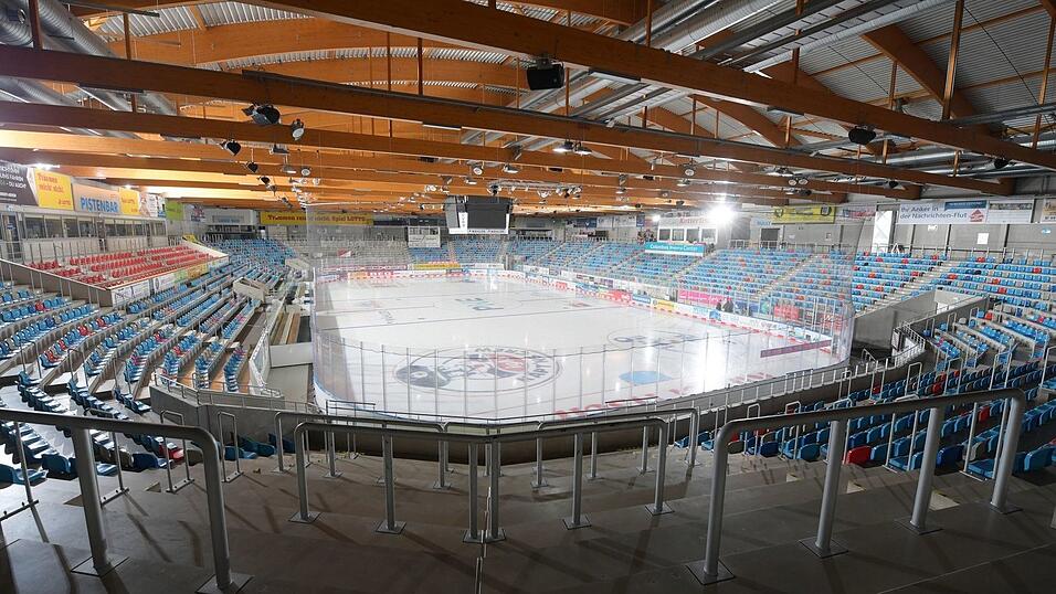 Wegen einer Havarie in der Eisarena ist das Spiel von Ingolstadt in Bremerhaven abgebrochen worden. Wegen einer Havarie in der Eisarena ist das Spiel von Ingolstadt in Bremerhaven abgebrochen worden.