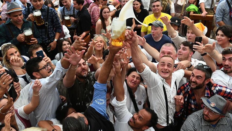 Das mittlere Wiesn-Wochenende gilt traditionell als das am besten besuchte. (Archivbild) Das mittlere Wiesn-Wochenende gilt traditionell als das am besten besuchte. (Archivbild)