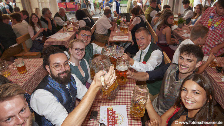 Die Partybilder vom Freitag, 12. August 2022, aus dem Festzelt Lechner.