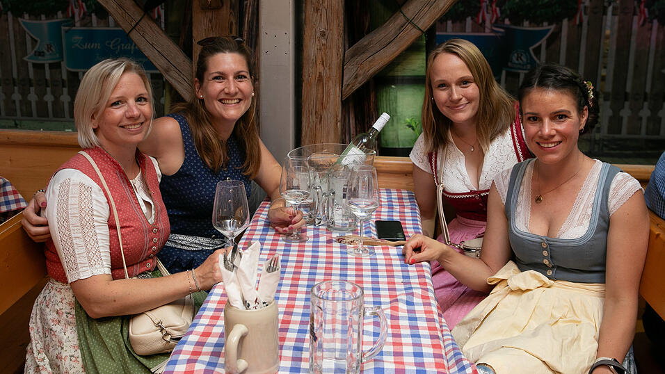 Die Partybilder vom Dienstag, 12. August, aus dem Festzelt Reisinger. Die Partybilder vom Dienstag, 12. August, aus dem Festzelt Reisinger.