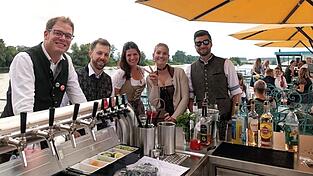 Super Stimmung auf dem 'Voixfest-WarmUp-Schiff' auf der Donau bei Straubing.