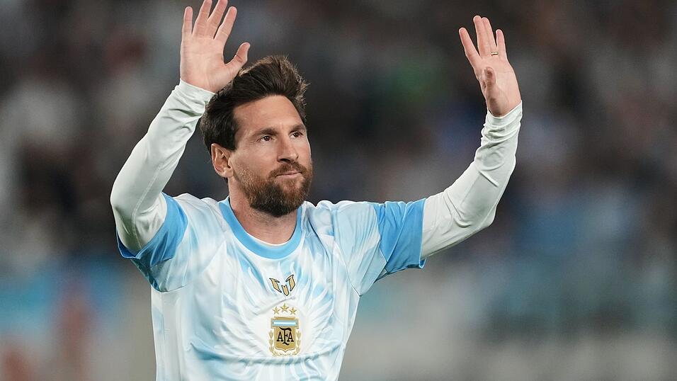 Lionel Messi vor seinem Abschiedsspiel für die argentinische Nationalmannschaft gegen Benin. Lionel Messi vor seinem Abschiedsspiel für die argentinische Nationalmannschaft gegen Benin.