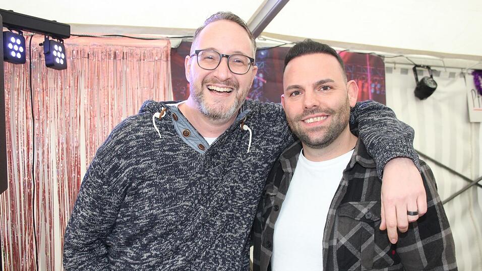 Viele Faschings-Fans haben sich am Samstag den Umzug in Langenbach angesehen. Viele Faschings-Fans haben sich am Samstag den Umzug in Langenbach angesehen.