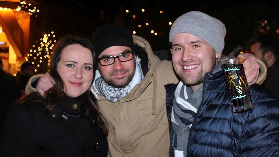 Der idyllische Christkindlmarkt in der Freyung in Landshut zählt zu den schönsten Christkindlmärkten Bayerns. Bei eisigen Temperaturen ist dort insbesondere die Glühwein-Alm natürlich heiß begehrt. Der idyllische Christkindlmarkt in der Freyung in Landshut zählt zu den schönsten Christkindlmärkten Bayerns. Bei eisigen Temperaturen ist dort insbesondere die Glühwein-Alm natürlich heiß begehrt.