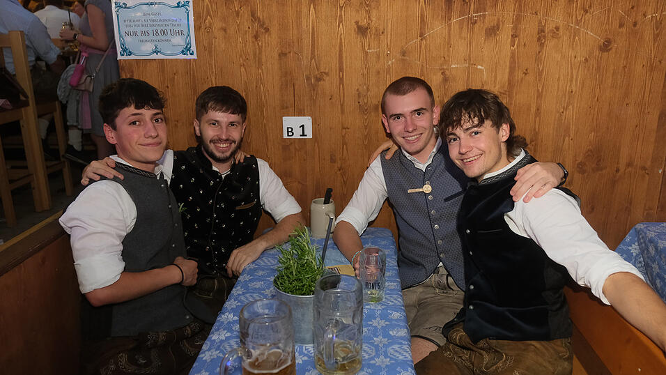 Die Partybilder vom Dienstag, 15. August 2023, aus dem Festzelt Wenisch. Die Partybilder vom Dienstag, 15. August 2023, aus dem Festzelt Wenisch.