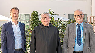 Provinzial Frater Rudolf Knopp (Mitte) mit den Gesch&auml;ftsf&uuml;hrern Christian Kuhl (l.) und Hans Emmert