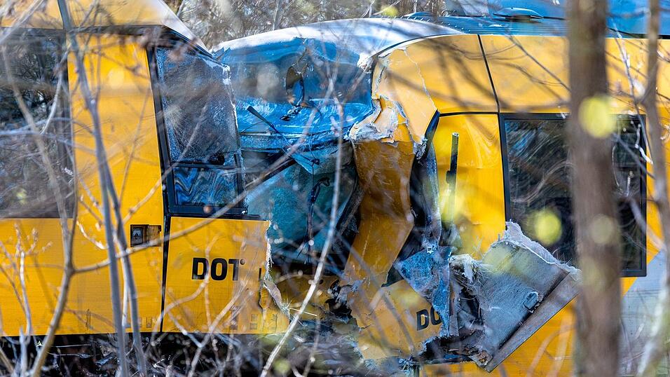Zwei Züge stießen bei dem Unglück in Dänemark frontal zusammen. Zwei Züge stießen bei dem Unglück in Dänemark frontal zusammen.
