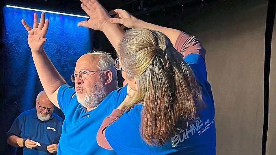 Die Improtheater-Gruppe von MUT e.V..