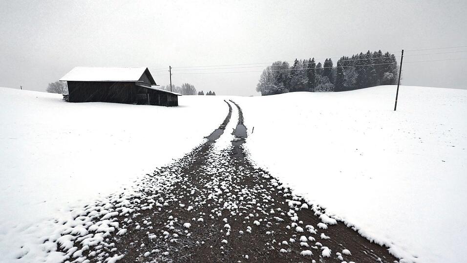 Selbst in niedrigeren Lagen im Alpenvorland, wie hier im Allg&auml;u, hatte es in den vergangenen Tagen geschneit. (Archivbild)