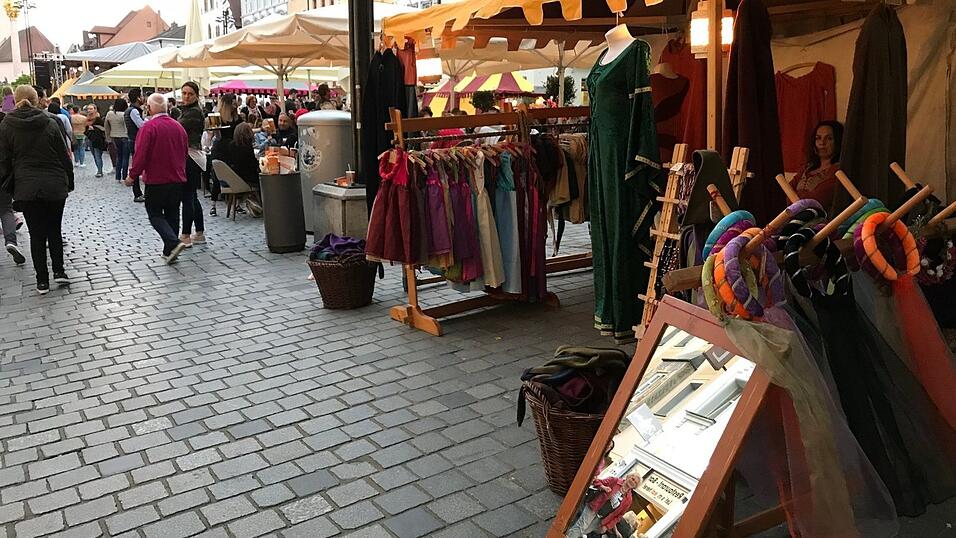 Der Straubinger Stadtplatz wird am Wochenende ganz in mittelalterliches Flair getaucht. Die schönsten Schnappschüsse haben wir für Sie zusammengestellt. Der Straubinger Stadtplatz wird am Wochenende ganz in mittelalterliches Flair getaucht. Die schönsten Schnappschüsse haben wir für Sie zusammengestellt.