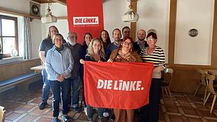 Christian Oberthür (Fünfter von rechts) mit seinen Mitstreitern sind bereit für den Kommunalwahlkampf.