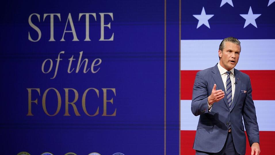 «Die ideologischen Clowns sind raus. Die patriotischen Cowboys sind drin» - sagt Hegseth über die Veränderungen im US-Militär. «Die ideologischen Clowns sind raus. Die patriotischen Cowboys sind drin» - sagt Hegseth über die Veränderungen im US-Militär.