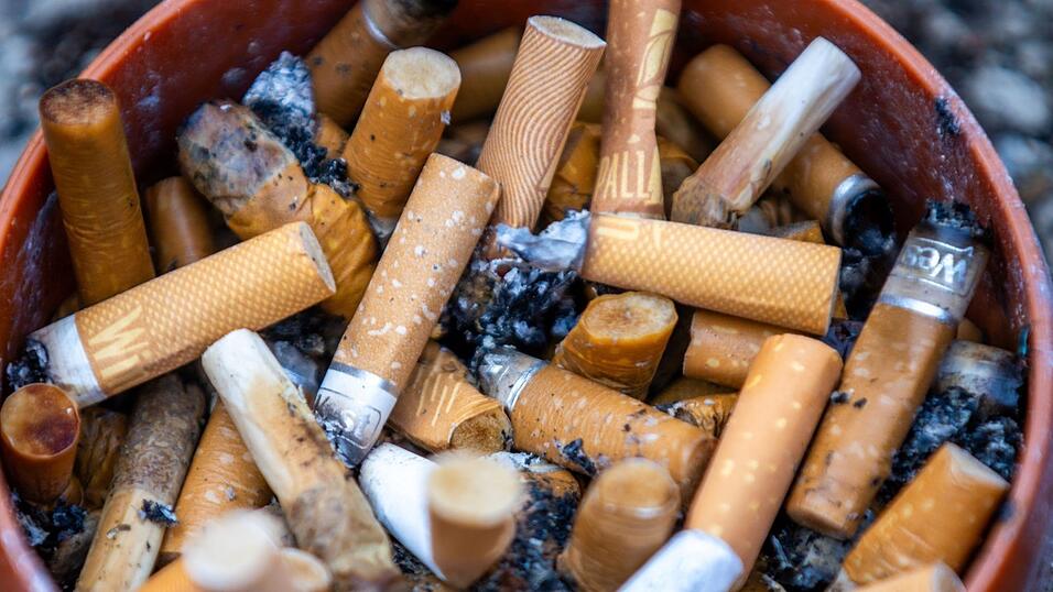 Zigarettenkippen hätten als Beweis dienen sollen. Vor Gericht reichten sie dafür nicht aus. Zigarettenkippen hätten als Beweis dienen sollen. Vor Gericht reichten sie dafür nicht aus.