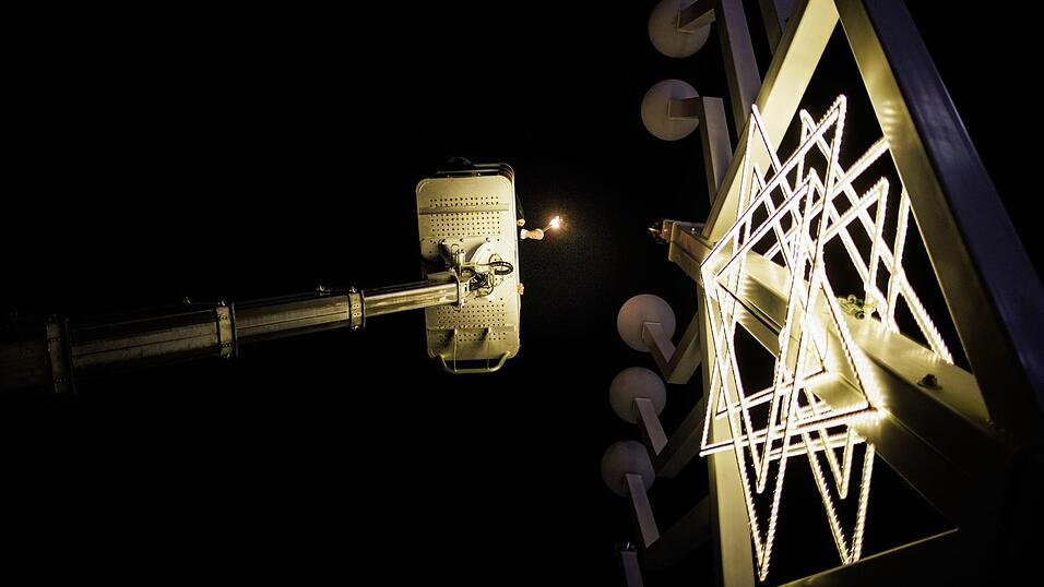 In München sollte am Montagnachmittag die erste Kerze am Chanukka-Leuchter entzündet werden. (Symbolbild) In München sollte am Montagnachmittag die erste Kerze am Chanukka-Leuchter entzündet werden. (Symbolbild)