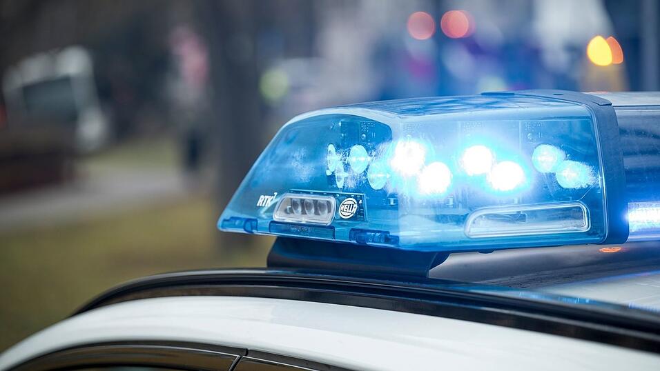 Kräfte des Unterstützungskommandos (USK) überwältigten die Frau. (Symbolbild) Kräfte des Unterstützungskommandos (USK) überwältigten die Frau. (Symbolbild)