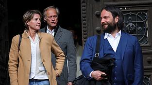 Christina Block, ihr Anwalt Ingo Bott (rechts), und Gerhard Delling. Rund 100 Verhandlungstage sind im Block-Prozess geplant.