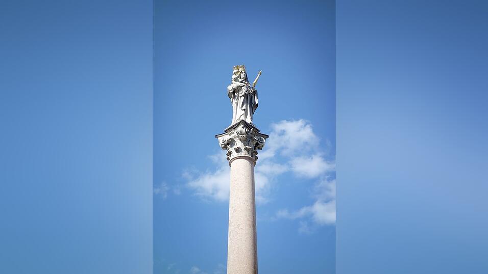 Eine schoene Marienstatue vor der Kathedrale in Freising. (Symbolbild) Eine schoene Marienstatue vor der Kathedrale in Freising. (Symbolbild)