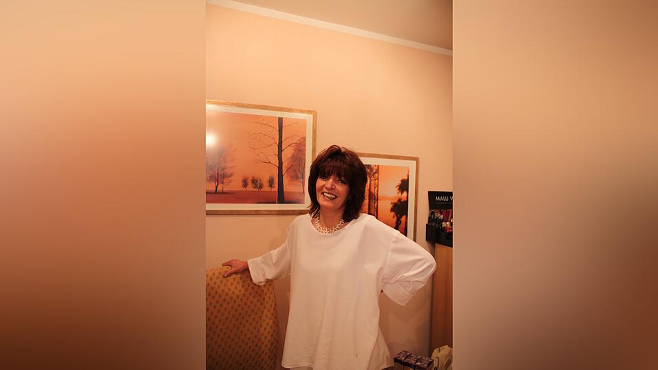 Kosmetikerin Ingrid Strobl vom Kosmetikstudio Charisma in Straubing