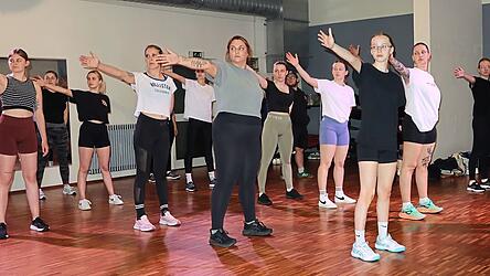 Als H&ouml;hepunkt wurden beim ersten offiziellen Training Abl&auml;ufe f&uuml;r den Einmarsch ge&uuml;bt. Auch die Musik und gro&szlig;e Teile der Choreografie f&uuml;r das Programm stehen bereits.