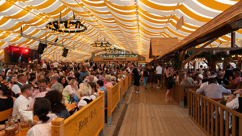 Die Partybilder vom Mittwoch, 14. August 2024, aus dem Festzelt Nothaft. Die Partybilder vom Mittwoch, 14. August 2024, aus dem Festzelt Nothaft.