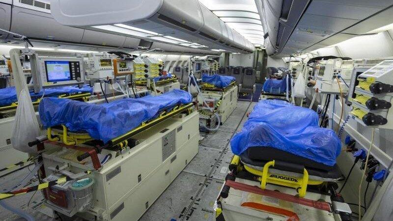 Wegen der dramatischen Notlage norditalienischer Krankenh&auml;user in der Coronavirus-Krise fliegt die Luftwaffe Patienten nach Deutschland aus.