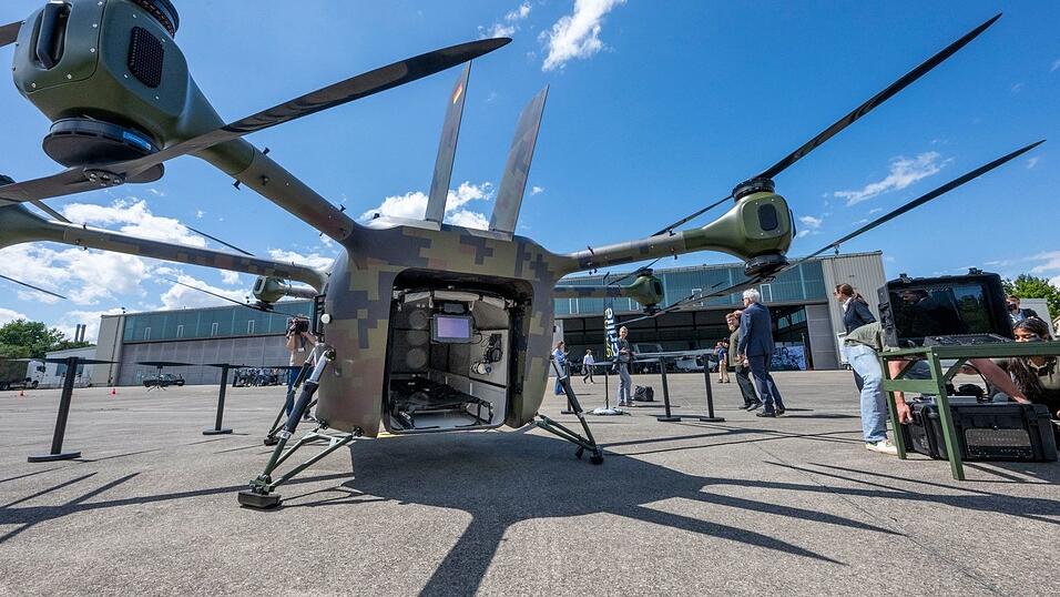 Die unbemannte «Grille» soll Verletzte aus Kampfgebieten abtransportieren können. Die Bundeswehr geht dafür in den Testbetrieb. (Archivbild) Die unbemannte «Grille» soll Verletzte aus Kampfgebieten abtransportieren können. Die Bundeswehr geht dafür in den Testbetrieb. (Archivbild)