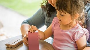 Geld für die Kinder zu sparen, ist wichtig - doch eine Sparbüchse taugt dazu eher nicht.