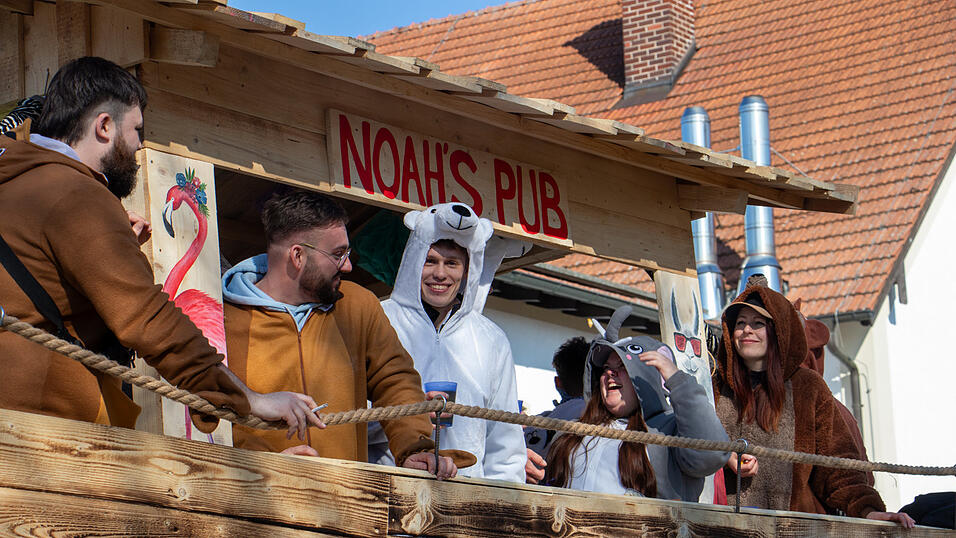 Am Samstag fand der Faschingsumzug in Otzing (Kreis Deggendorf) statt. Am Samstag fand der Faschingsumzug in Otzing (Kreis Deggendorf) statt.
