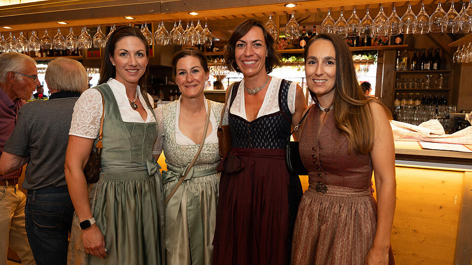 Die Partybilder vom Freitag, 18. August 2023, aus dem Festzelt Krönner. Die Partybilder vom Freitag, 18. August 2023, aus dem Festzelt Krönner.