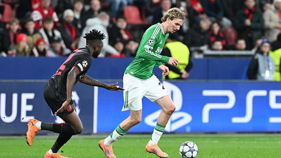 Nationalstürmer Nick Woltemade (r) spielte erstmals seit seinem Wechsel nach Newcastle wieder gegen einen Bundesliga-Club. Nationalstürmer Nick Woltemade (r) spielte erstmals seit seinem Wechsel nach Newcastle wieder gegen einen Bundesliga-Club.