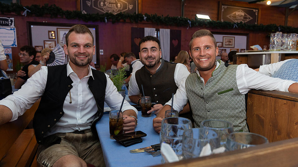 Die Partybilder vom Donnerstag, 17. August 2023, aus dem Festzelt Wenisch. Die Partybilder vom Donnerstag, 17. August 2023, aus dem Festzelt Wenisch.