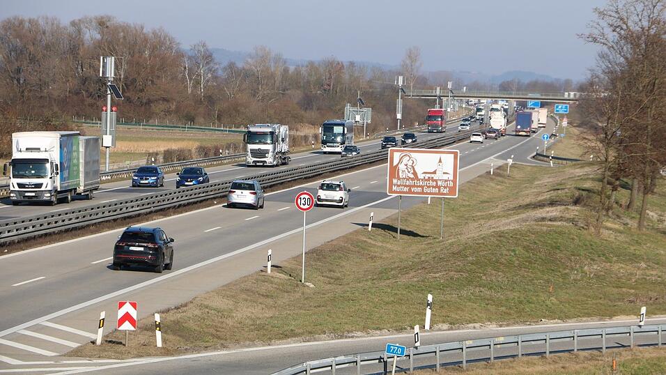 Schon seit Sommer 2024 gibt es wegen des Zustands des Autobahnabschnitts ein Tempolimit von 130 Stundenkilometern.