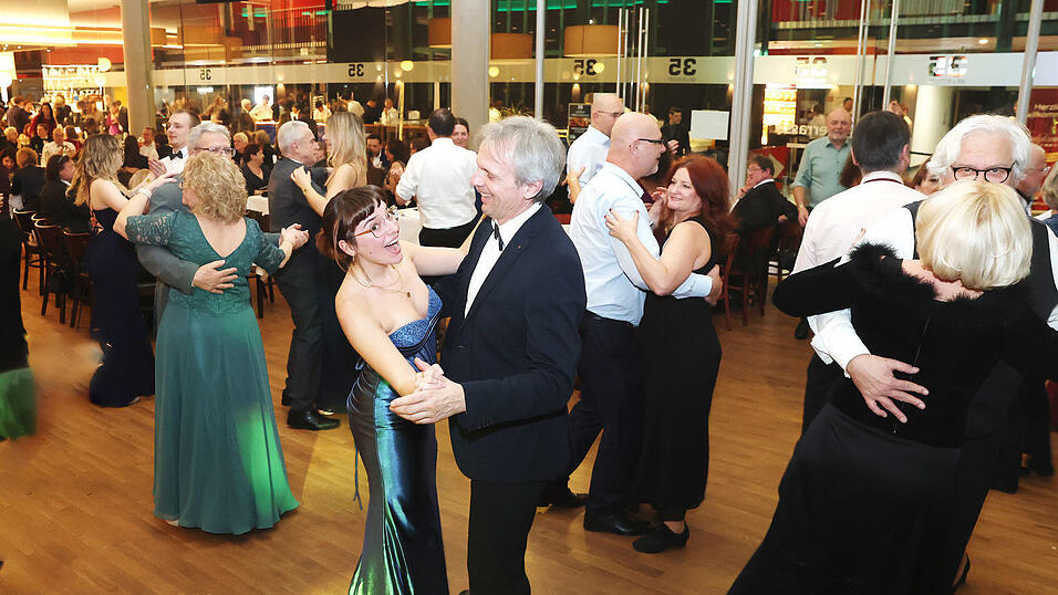 Die Tanzfl&auml;che war den ganzen Abend &uuml;ber gut gef&uuml;llt.