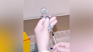 Für Hybridimpfungen nach AstraZeneca bei unter 60-jährigen kommt nun auch das 'Moderna Covid-19 Vaccine' zum Einsatz. Für Hybridimpfungen nach AstraZeneca bei unter 60-jährigen kommt nun auch das 'Moderna Covid-19 Vaccine' zum Einsatz.