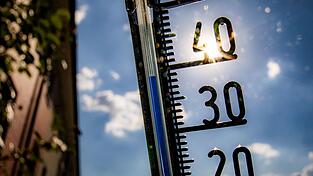 Bis auf 39 Grad k&ouml;nnen die Werte am Donnerstag laut DWD steigen. (Symbolbild)