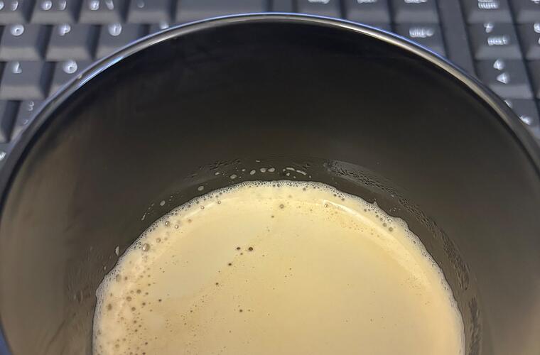 Die Wahllokale schließen in einer Stunde. Dann laufen die ersten Ergebnisse der Stimmbezirke über die Bildschirme. In der Redaktion läuft währenddessen die Kaffeemaschine auf Hochtouren. Die Wahllokale schließen in einer Stunde. Dann laufen die ersten Ergebnisse der Stimmbezirke über die Bildschirme. In der Redaktion läuft währenddessen die Kaffeemaschine auf Hochtouren.