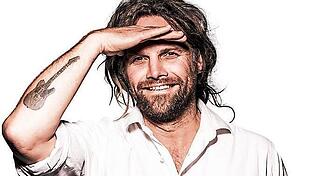 Der Keller Steff kommt am 21. November um 19 Uhr mit seinem Soloprogramm in den Dorfstadl.