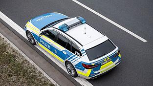Der Einsatz auf der Autobahn 73 gestaltete sich für die Kräfte von Polizei, Rettungsdienst und Feuerwehr besonders schwierig. (Symbolbild) Der Einsatz auf der Autobahn 73 gestaltete sich für die Kräfte von Polizei, Rettungsdienst und Feuerwehr besonders schwierig. (Symbolbild)