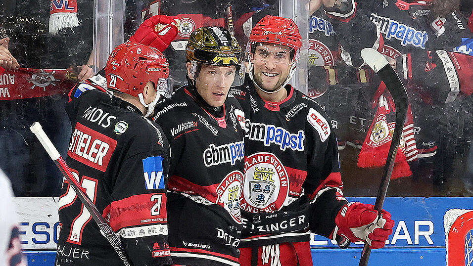 Grund zur Freude: Der 5:3-Sieg über Spitzenreiter Kassel sorgte beim EV Landshut um David Stieler, Tor Immo und Tobias Lindberg (von links) für großen Jubel - wie hier beim zwischenzeitlichen 3:1-Treffer von Immo. Grund zur Freude: Der 5:3-Sieg über Spitzenreiter Kassel sorgte beim EV Landshut um David Stieler, Tor Immo und Tobias Lindberg (von links) für großen Jubel - wie hier beim zwischenzeitlichen 3:1-Treffer von Immo.