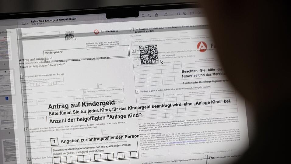 Rund 55 Milliarden Euro Kindergeld hat die Familienkasse im vergangenen Jahr ausgezahlt, für 17,57 Millionen Kinder. (Symbolbild) Rund 55 Milliarden Euro Kindergeld hat die Familienkasse im vergangenen Jahr ausgezahlt, für 17,57 Millionen Kinder. (Symbolbild)