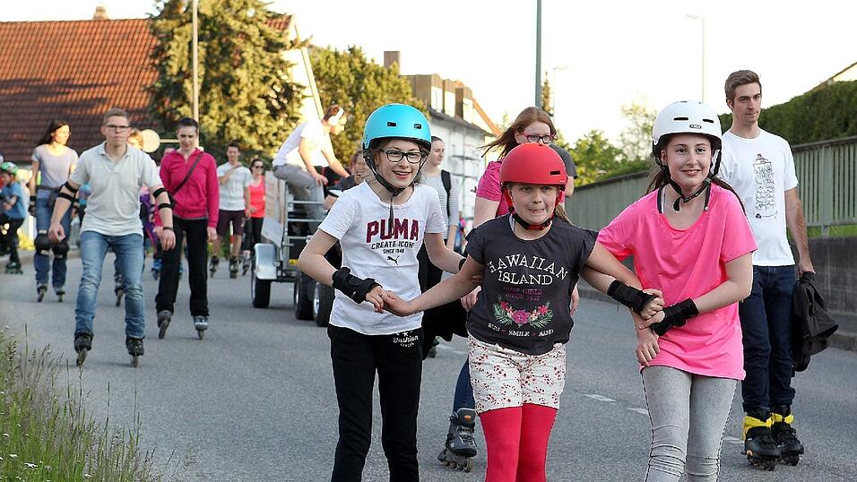 Die Bladenight bereitete den Teilnehmern wieder viel Spaß. Die Bladenight bereitete den Teilnehmern wieder viel Spaß.